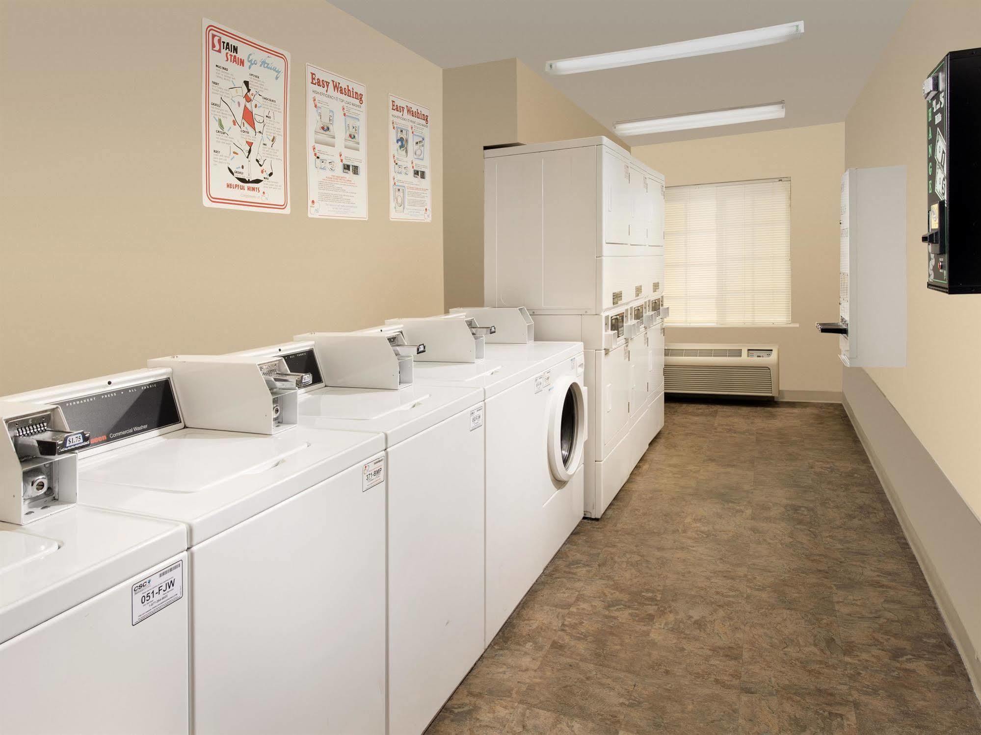 Woodspring Suites Topeka Kültér fotó